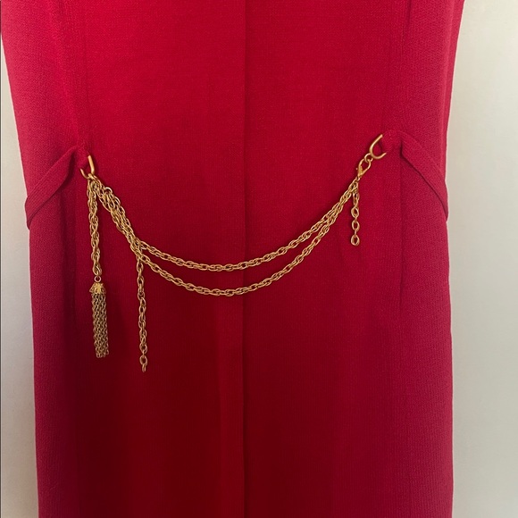 St. John Collection Red knit Sleeveless Dress with Gold Chain Sz 6 - Picture 3 of 12